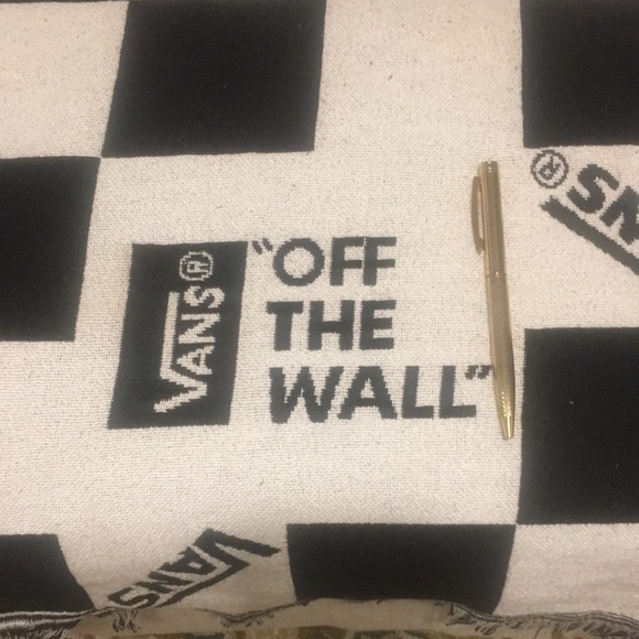 Vans - Picture 2 of 9